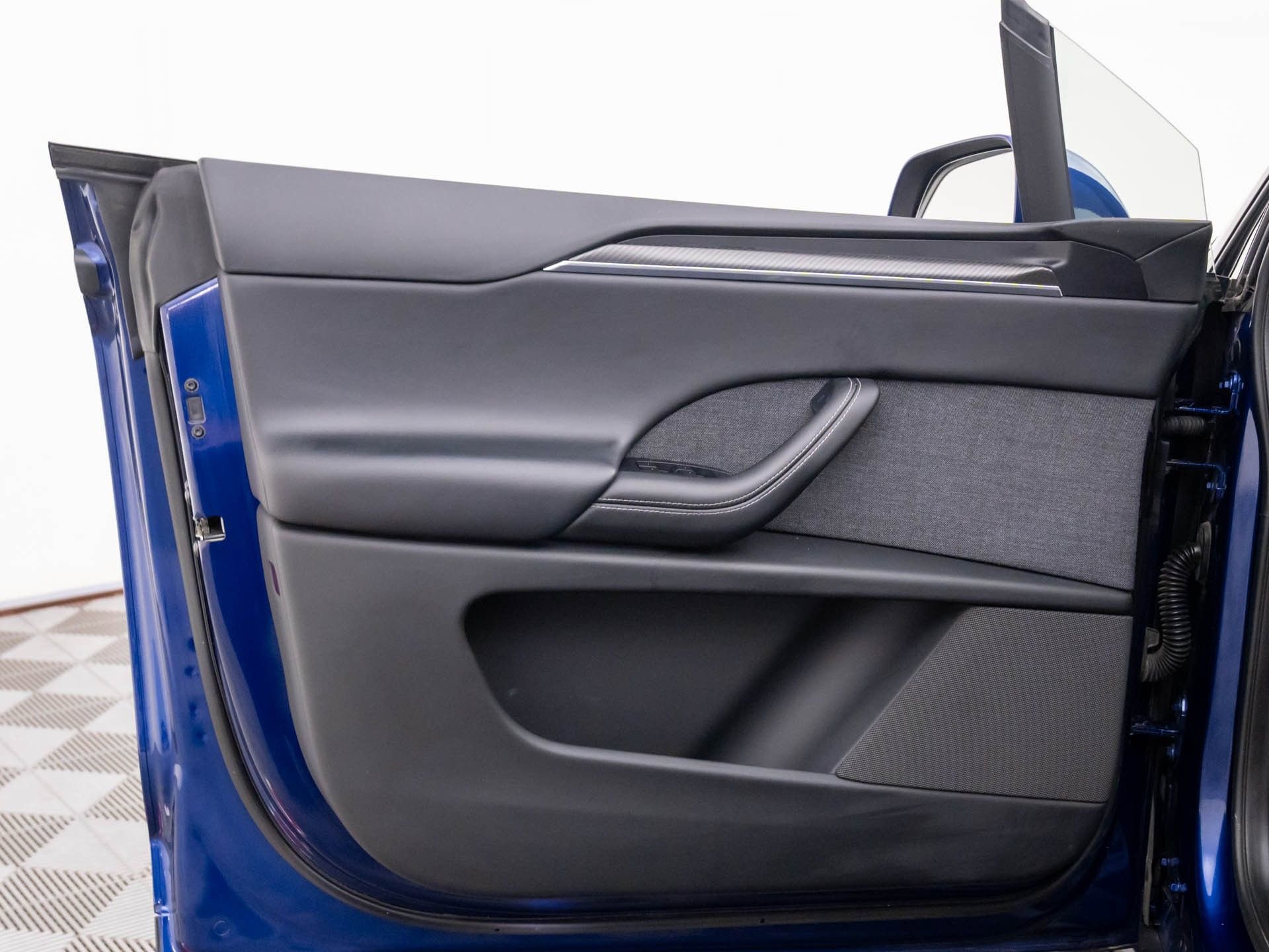 Used 2023 Tesla Model X Plaid image 9