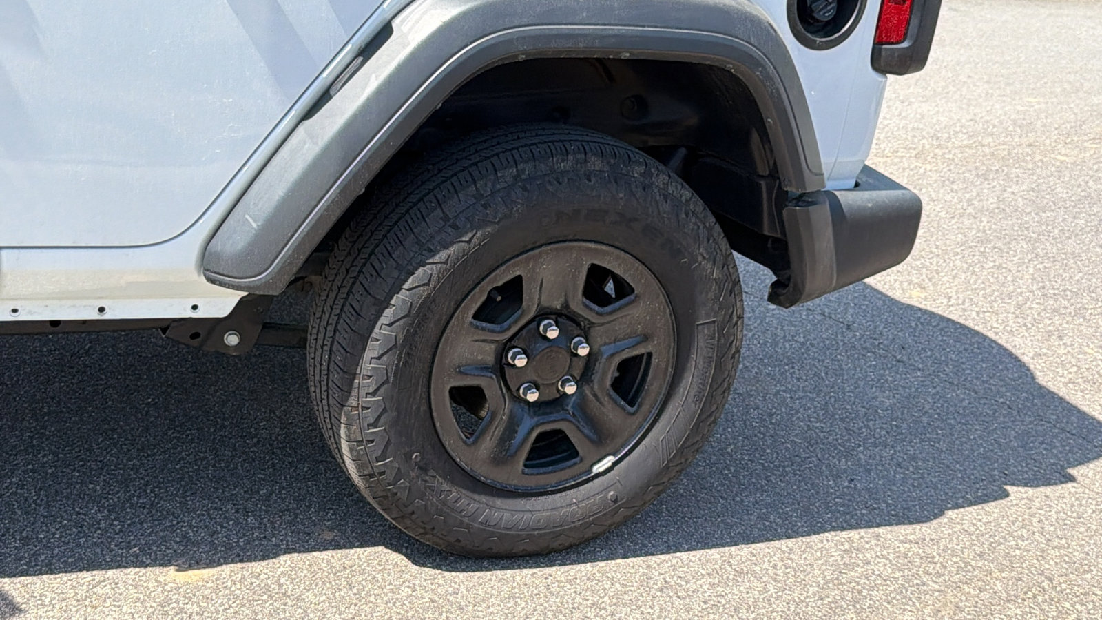 Used 2025 Jeep Wrangler Sport image 12