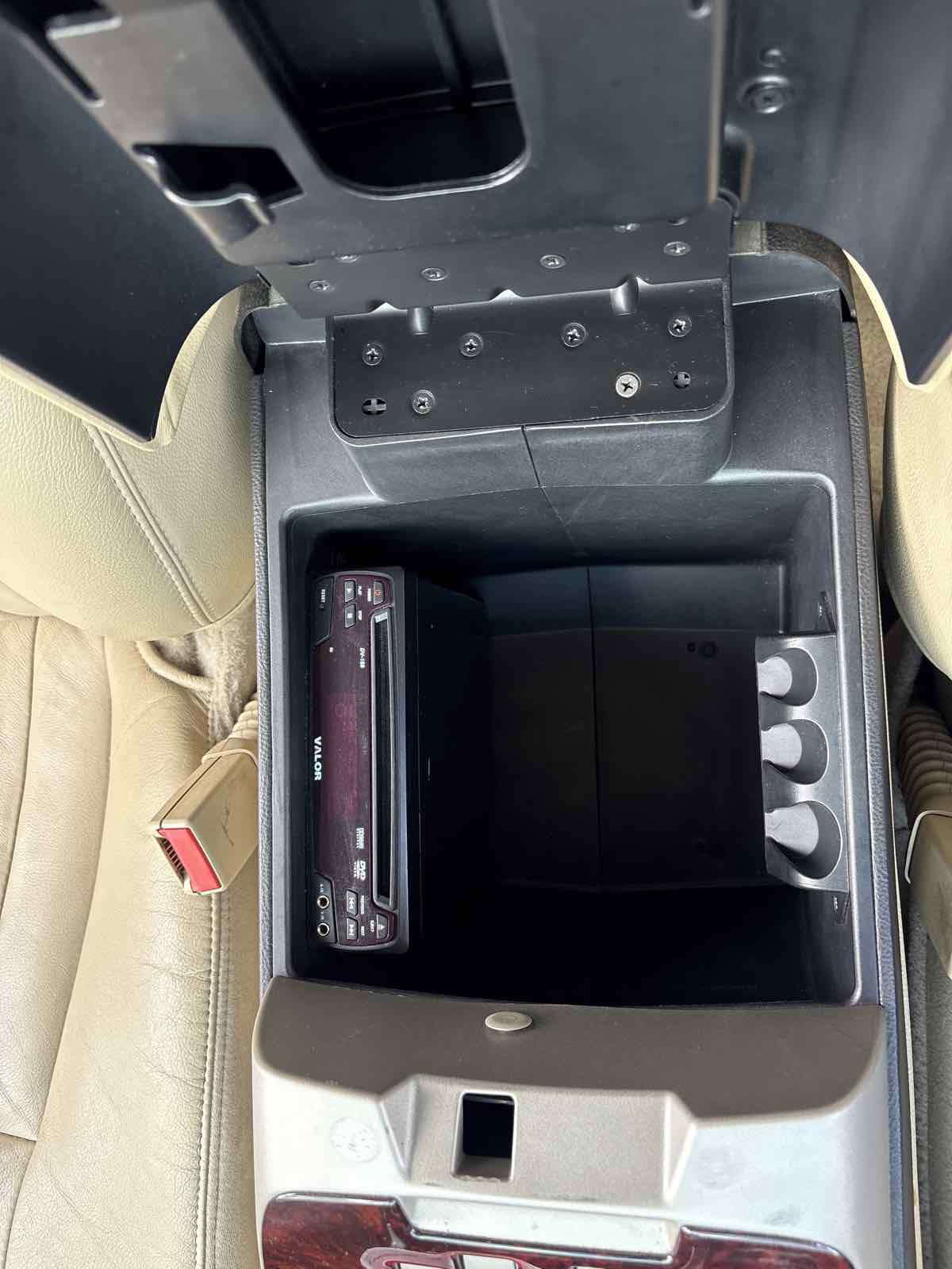 Used 2005 Lincoln Navigator Luxury RWD image 24