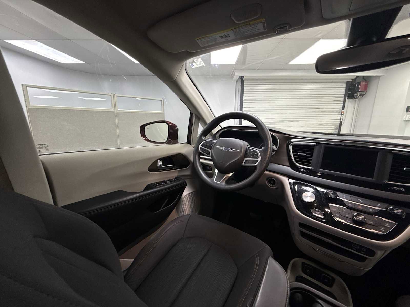 Used 2019 Chrysler Pacifica Touring Plus FWD image 15