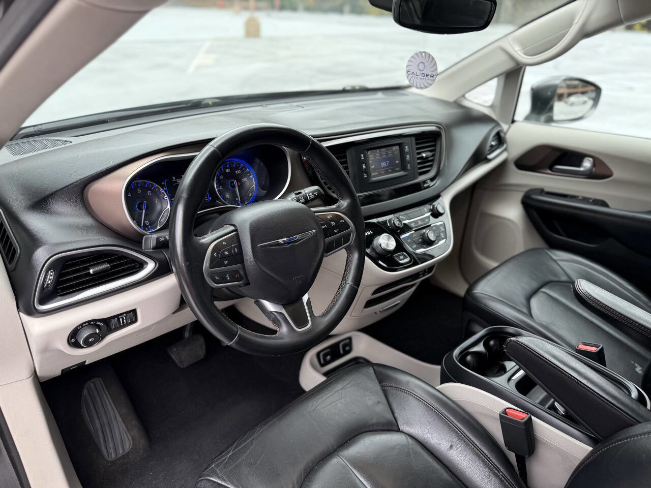 Used 2017 Chrysler Pacifica Touring-L image 29