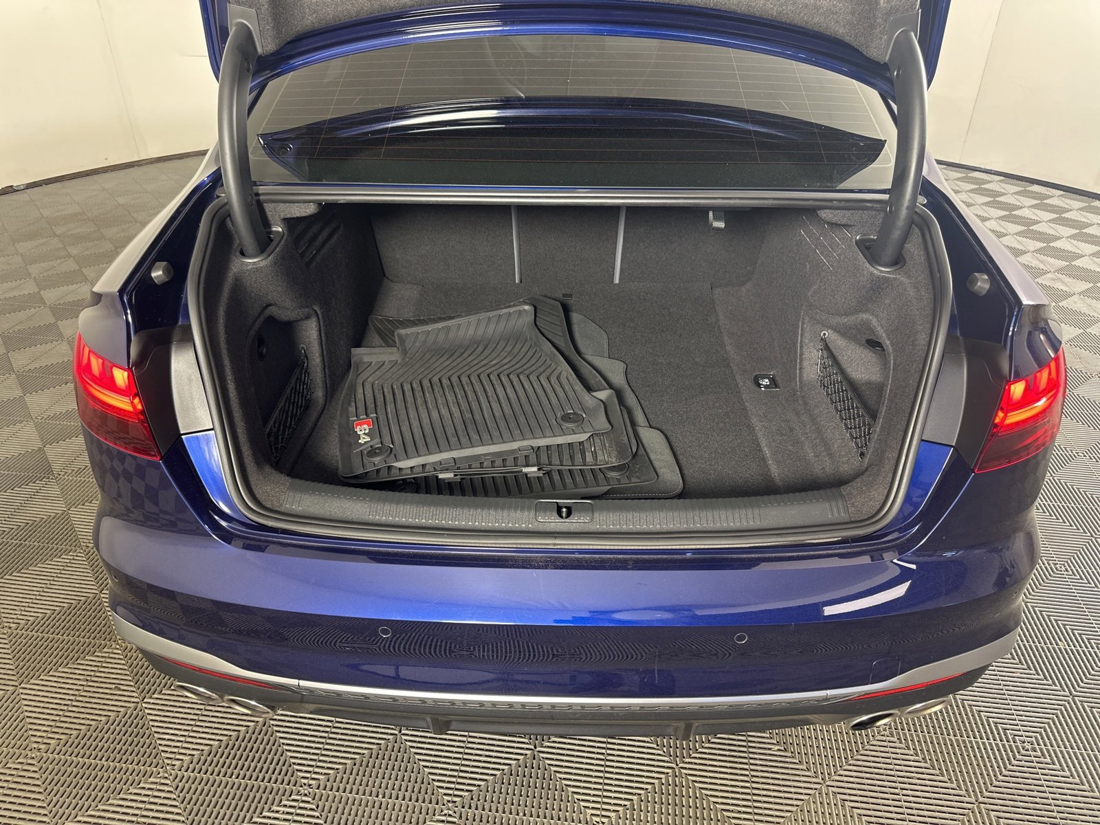 Used 2023 Audi S4 Premium w/ Convenience Package image 24