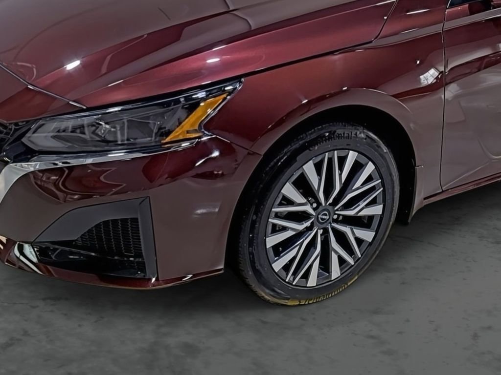 Used 2024 Nissan Altima 2.5 SV image 7