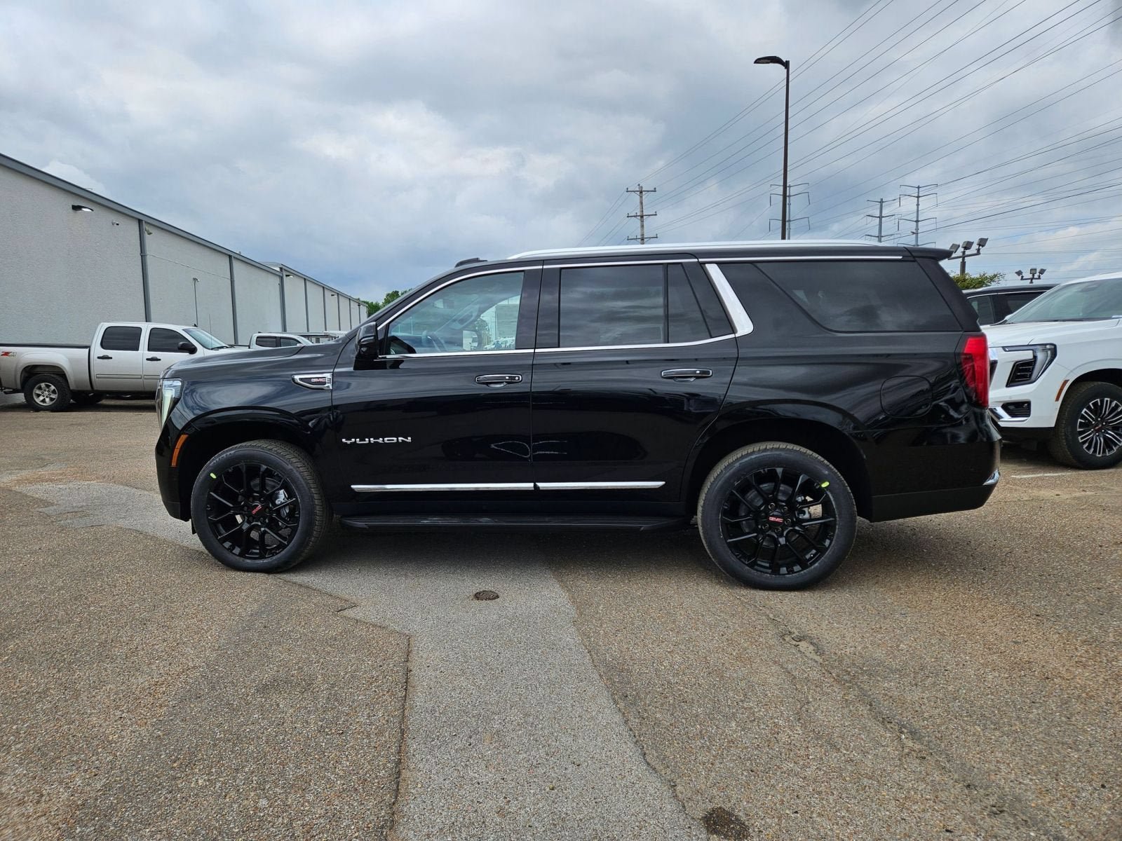 New 2026 GMC Yukon Elevation AWD/4WD image 2