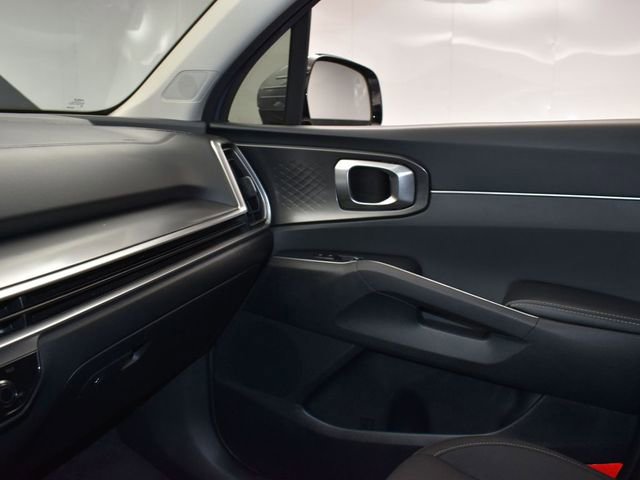 Certified 2025 Kia Sorento LX image 25