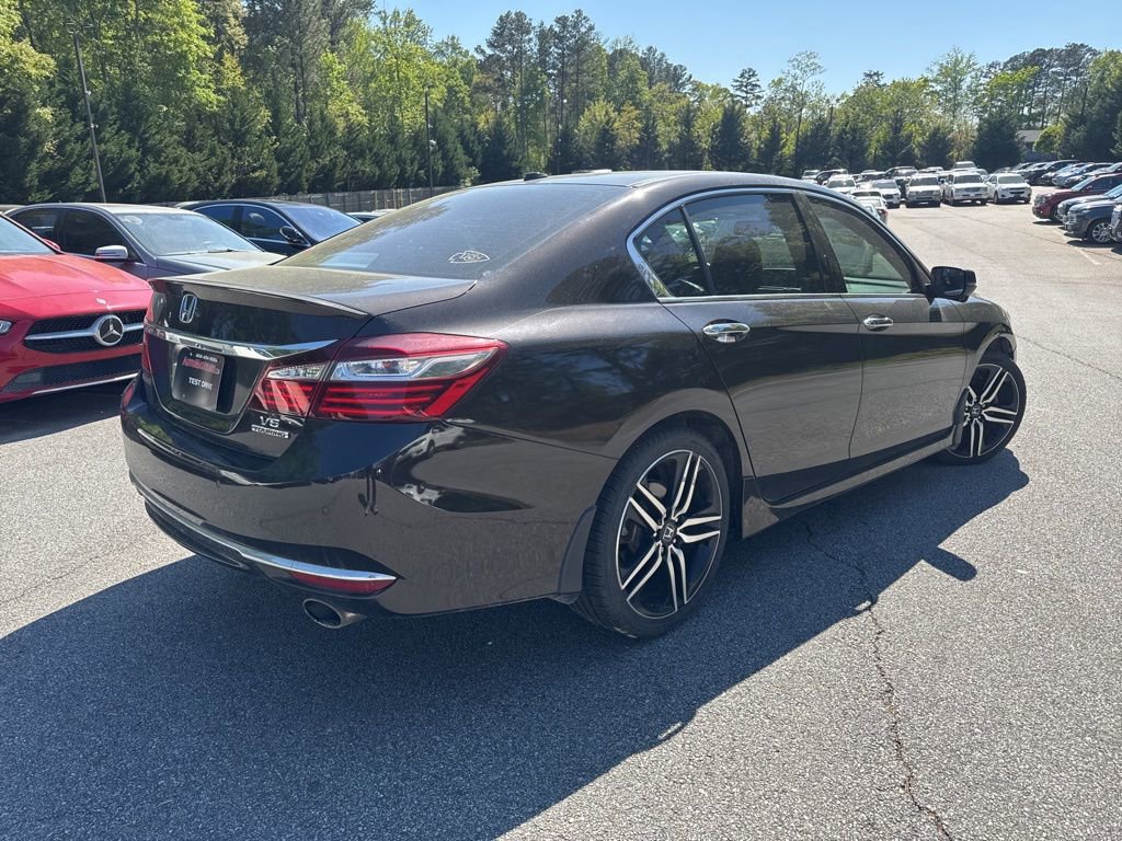 Used 2017 Honda Accord Touring image 3