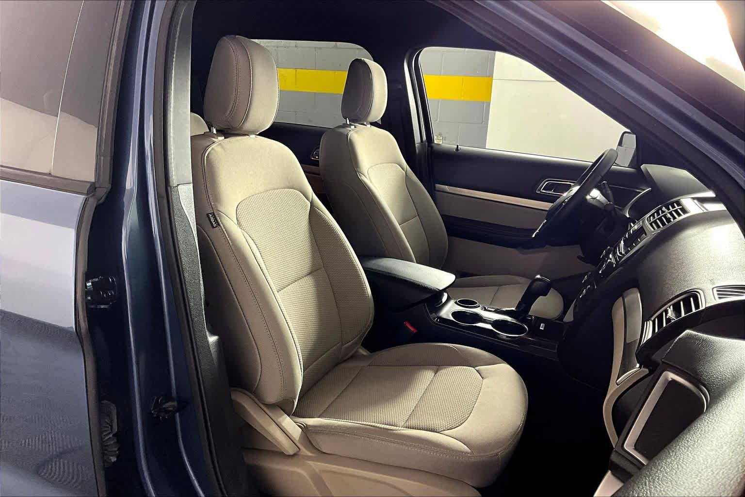 Used 2018 Ford Explorer XLT image 9