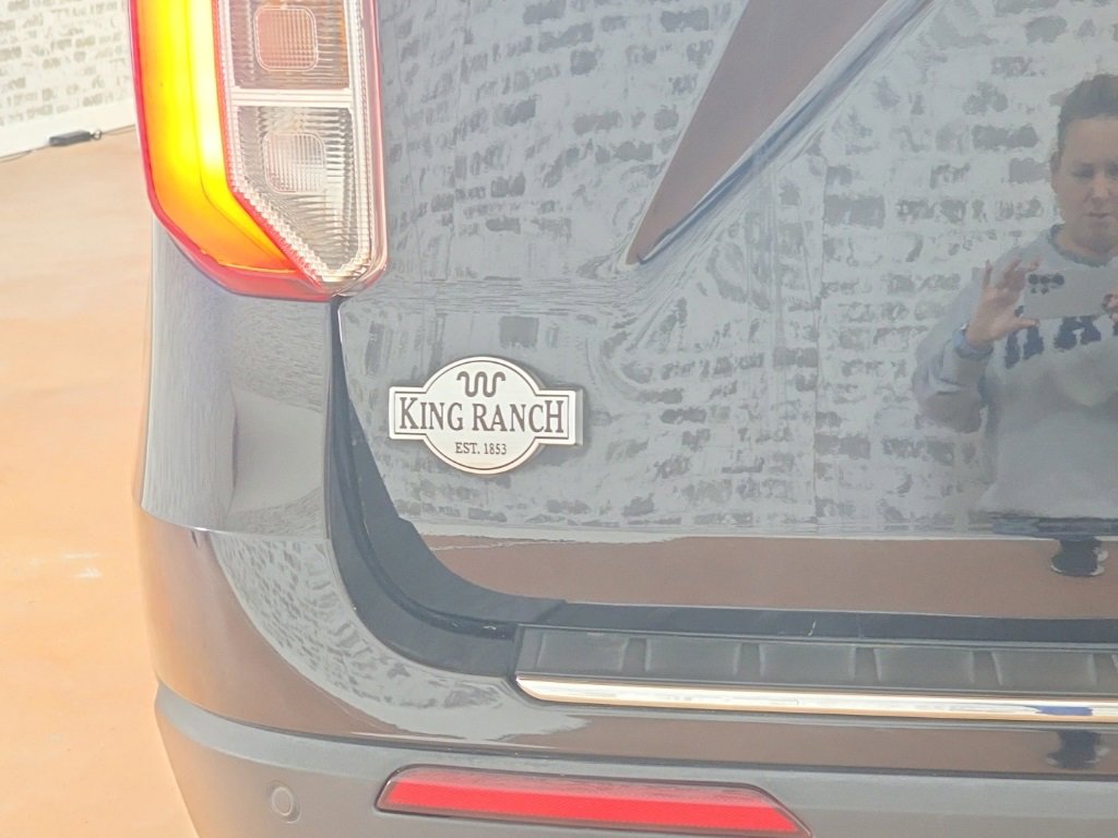 Used 2022 Ford Explorer King Ranch w/ Premium Technology Package image 6