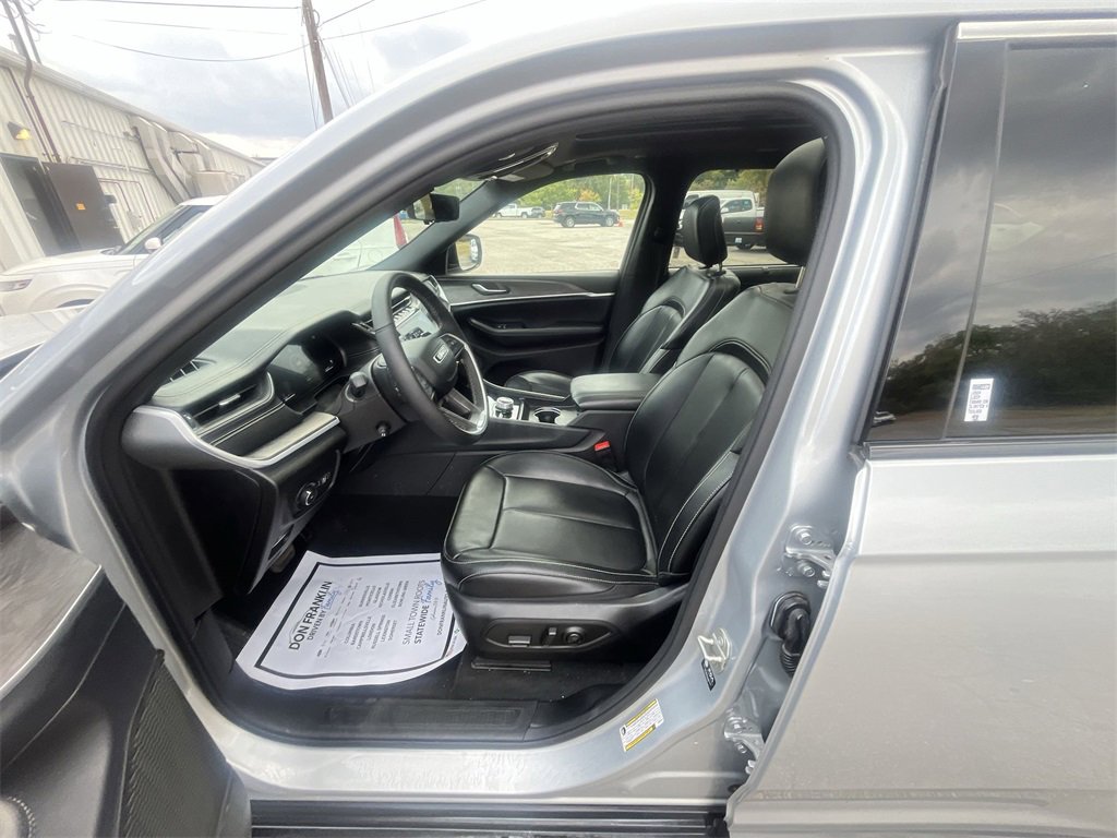 Used 2024 Jeep Grand Cherokee L Limited w/ Luxury Tech Group II image 11