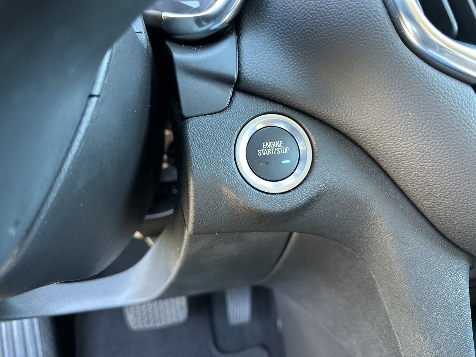 Used 2024 Chevrolet Equinox LT AWD/4WD image 16