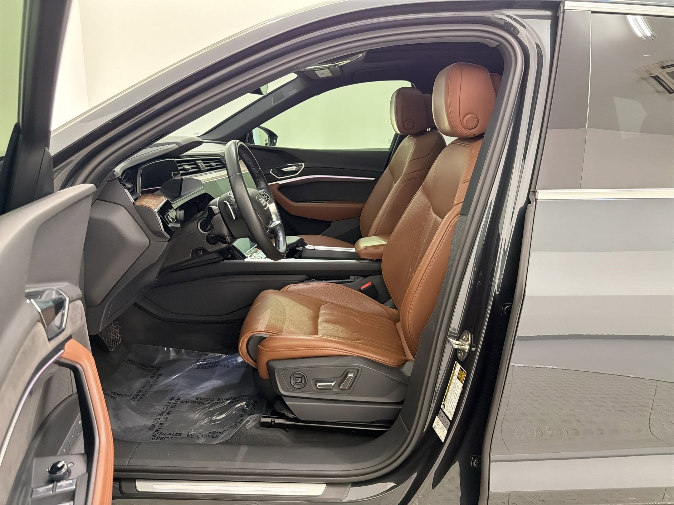Used 2019 Audi e-tron Prestige w/ Prestige Package AWD/4WD image 5