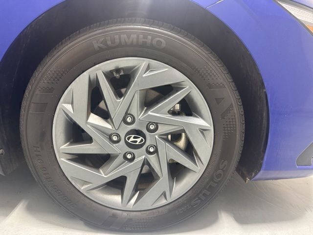 Used 2025 Hyundai Elantra Hybrid FWD image 4