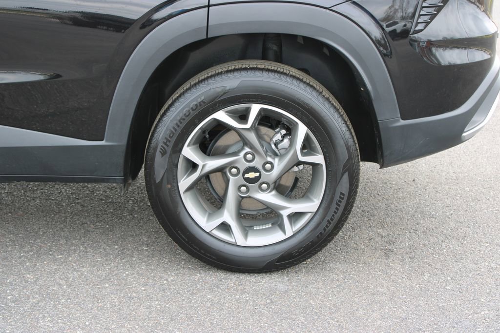 Used 2025 Chevrolet Trax LT w/ LT Convenience Package image 18