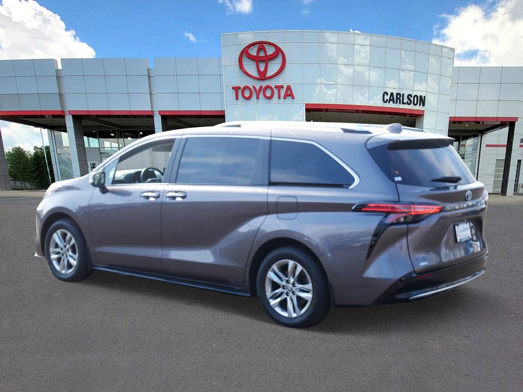 Used 2023 Toyota Sienna Limited image 6