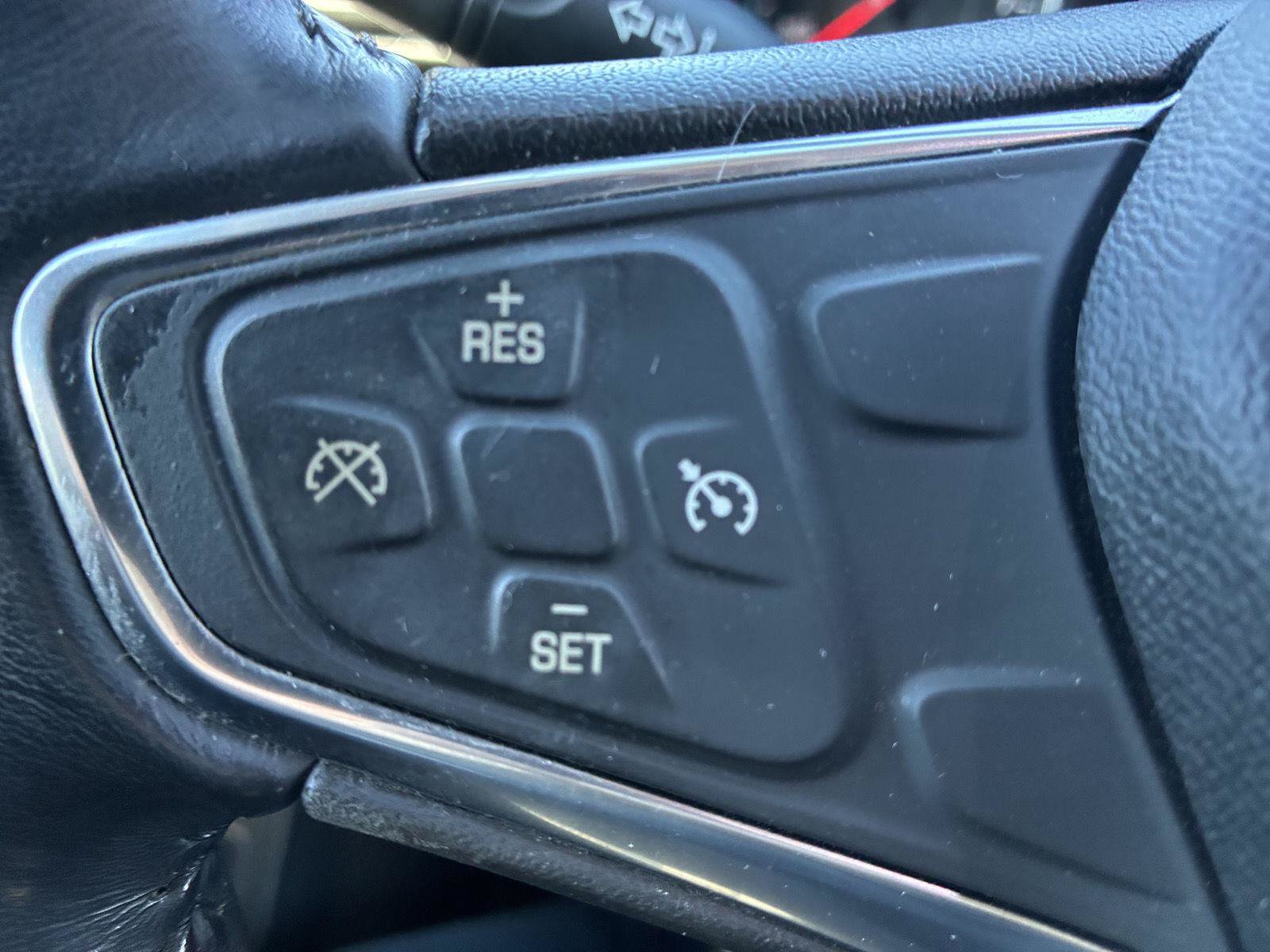 Used 2019 Chevrolet Equinox Premier FWD image 24