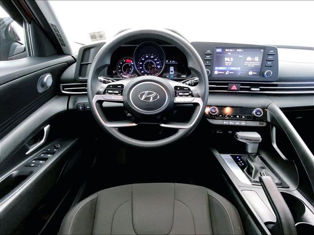 Used 2023 Hyundai Elantra SEL image 5
