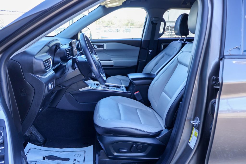 Used 2021 Ford Explorer XLT w/ Equipment Group 202A image 7
