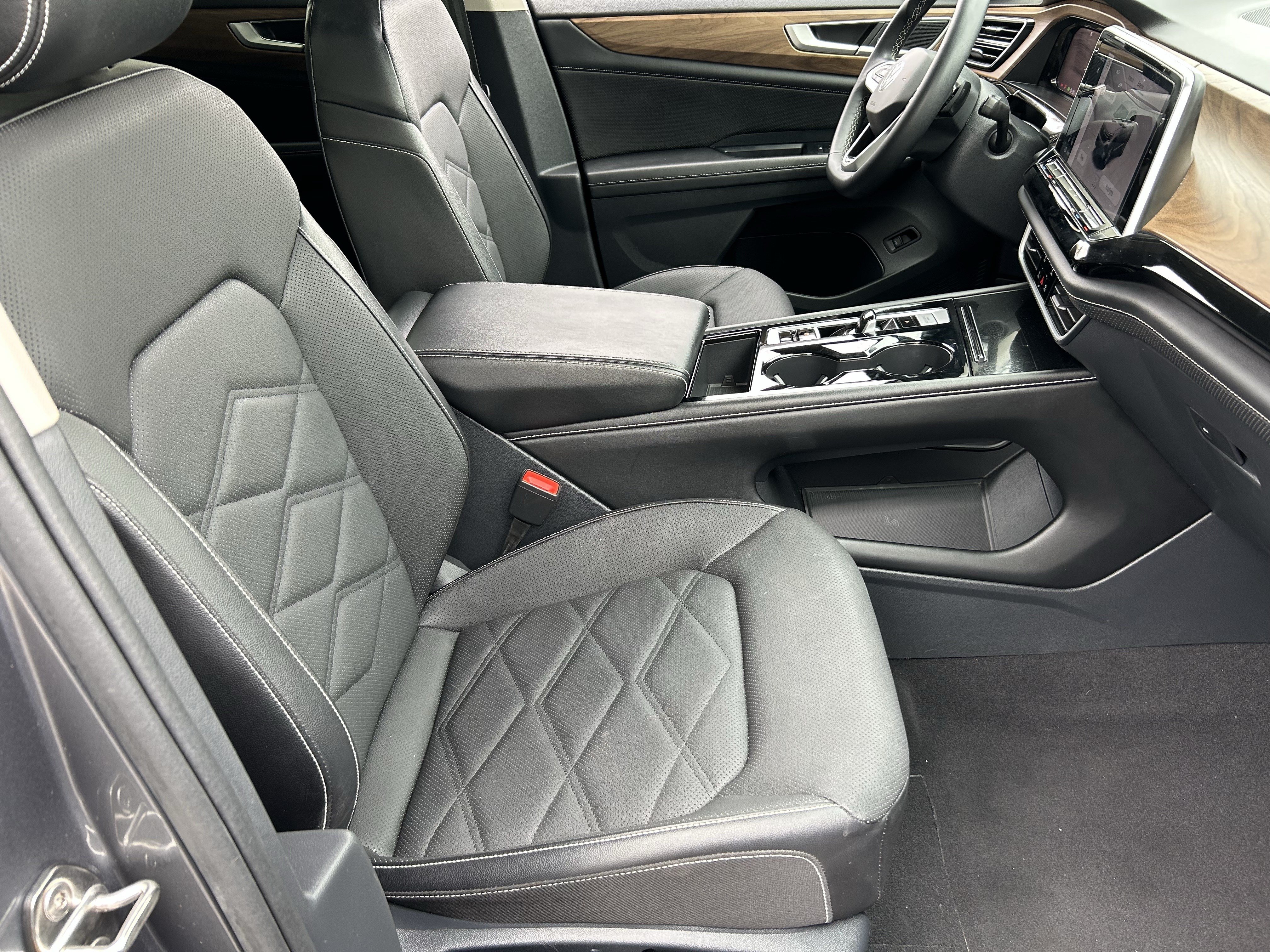 Used 2024 Volkswagen Atlas SE AWD/4WD image 9