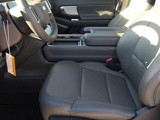 New 2025 Ford Expedition Active image 18