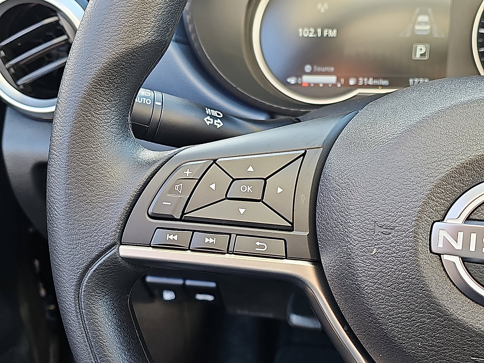 Certified 2025 Nissan Versa SV w/ Trunk Package image 21