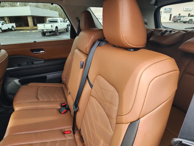 Used 2024 Nissan Pathfinder Platinum w/ Cargo Package image 30