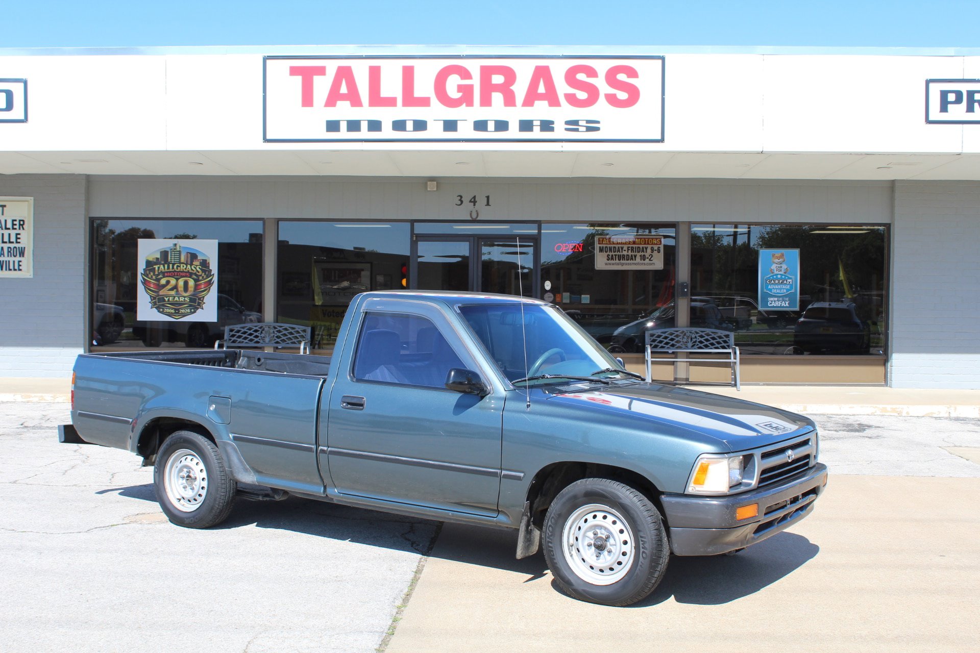 Used 1992 Toyota Pickup Deluxe RWD image 2