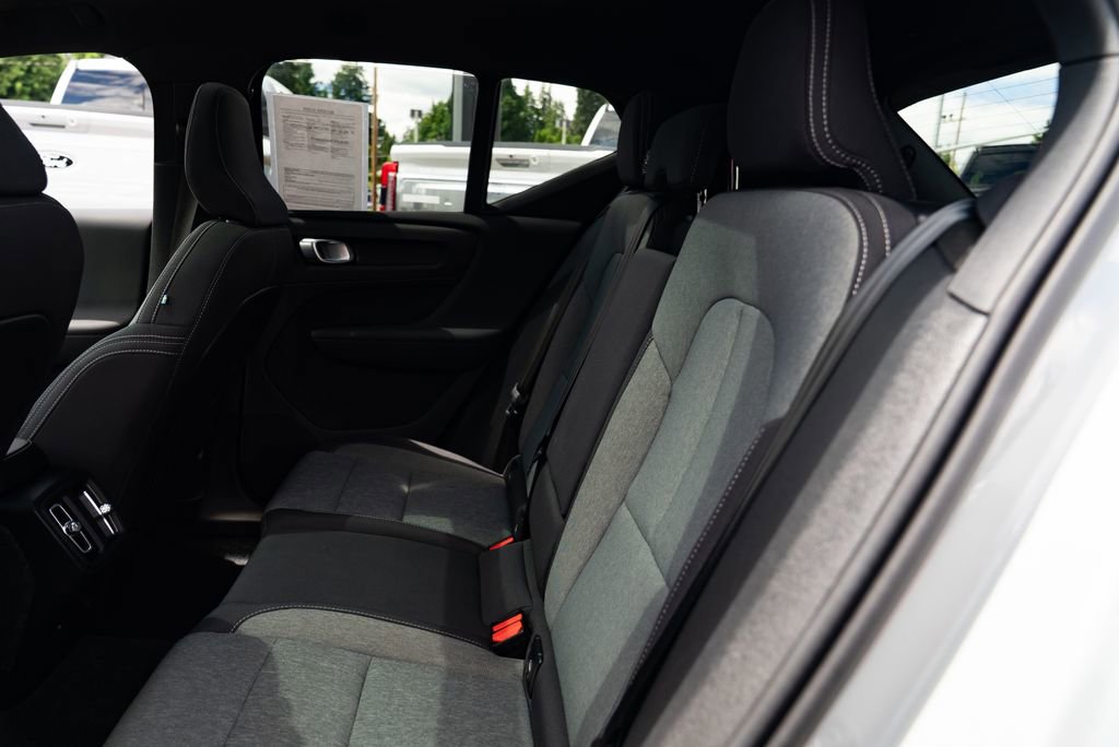 Used 2024 Volvo XC40 B5 Core AWD/4WD image 18