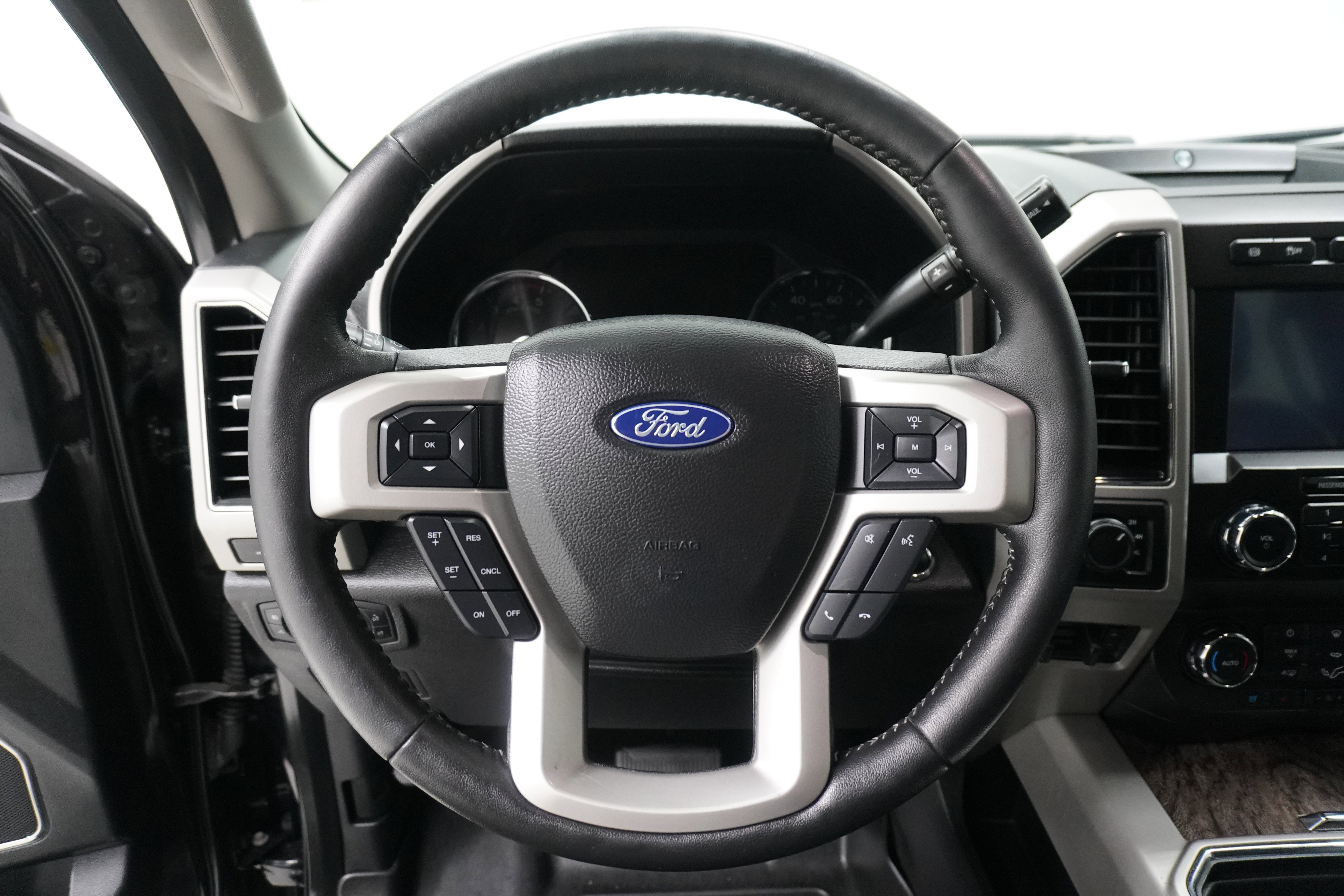 Used 2019 Ford F250 Lariat w/ Lariat Ultimate Package AWD/4WD image 18