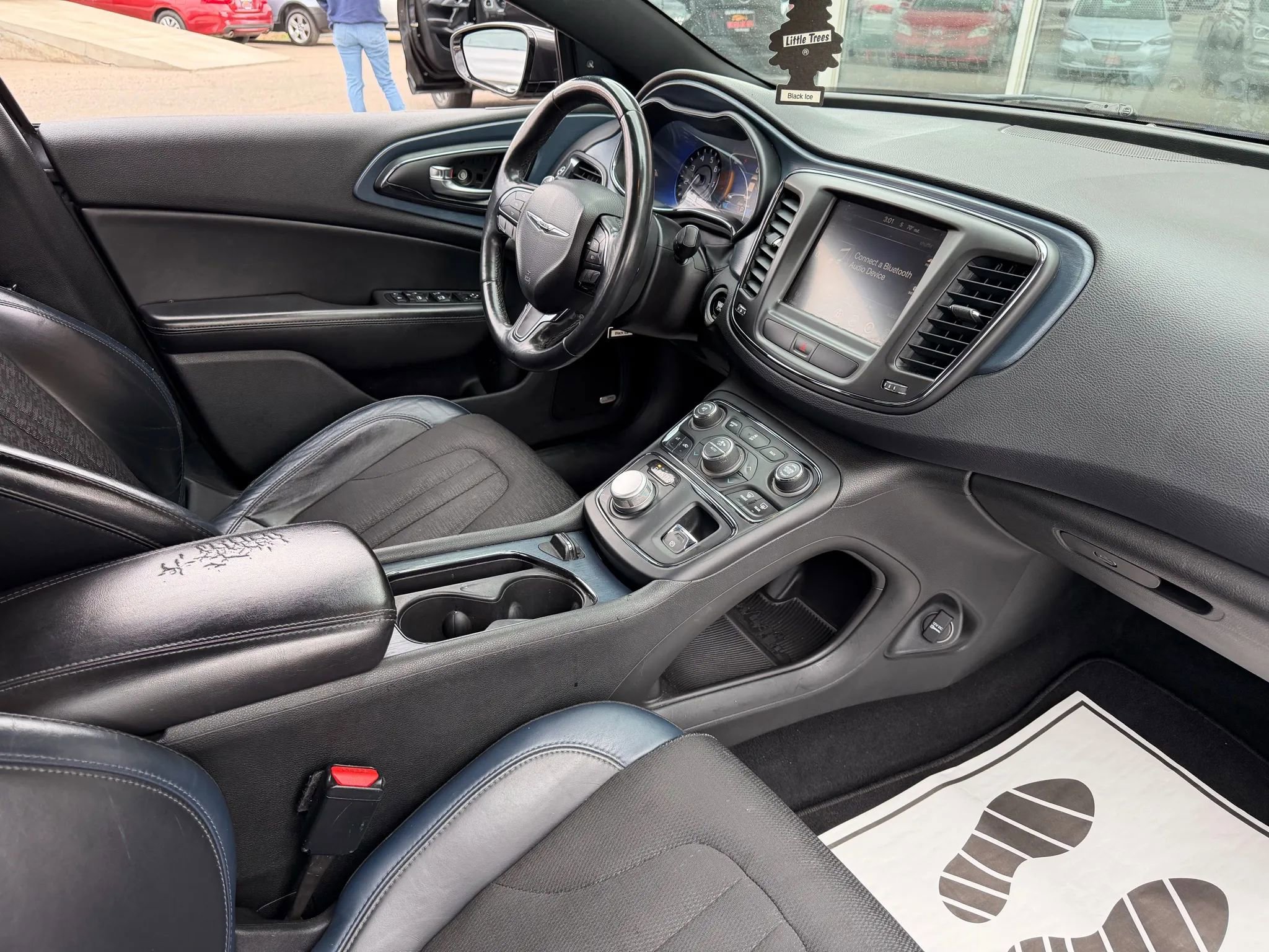 Used 2015 Chrysler 200 S w/ Navigation & Sound Group I image 19