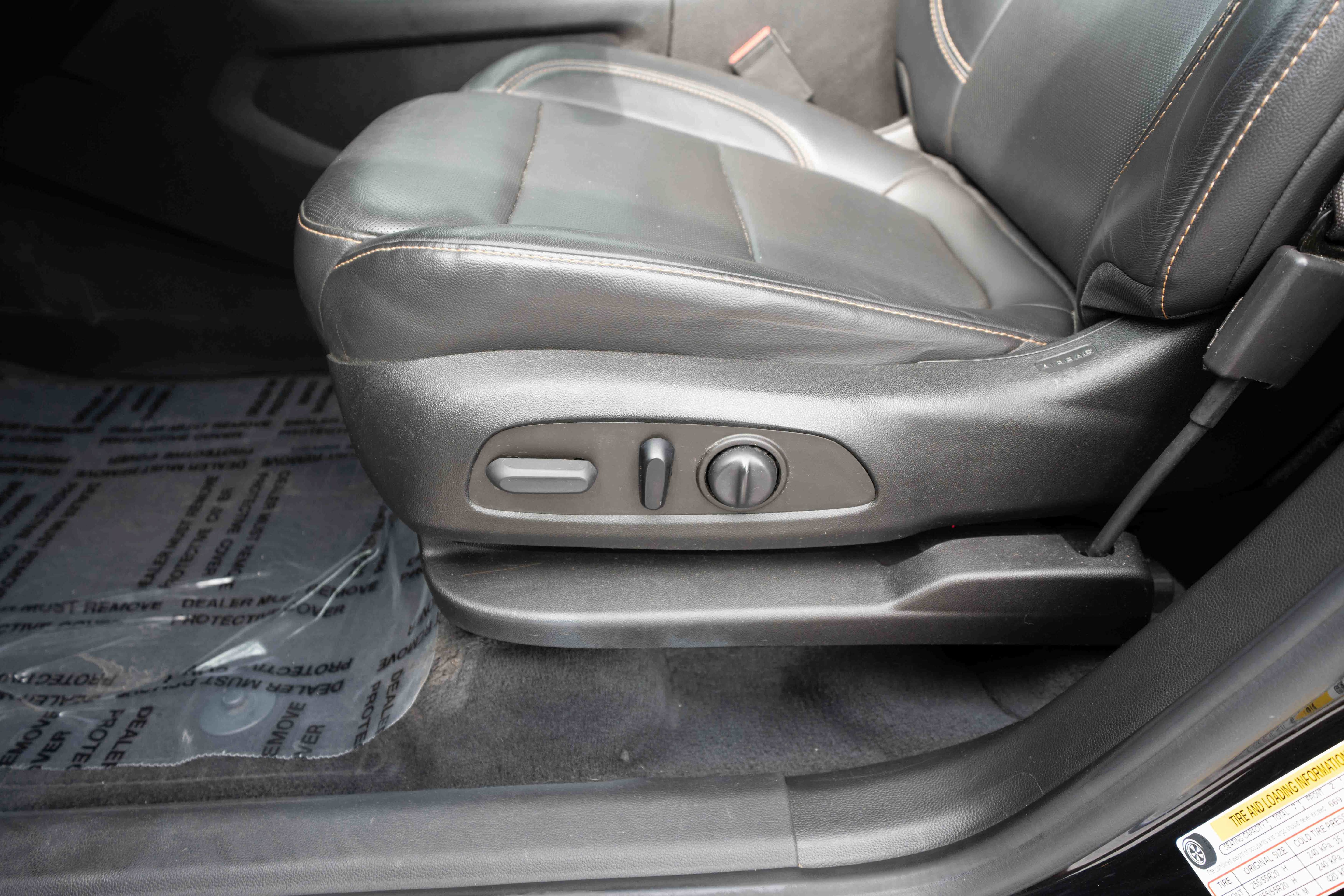 Used 2021 Chevrolet Traverse Premier w/ Redline Edition AWD/4WD image 12