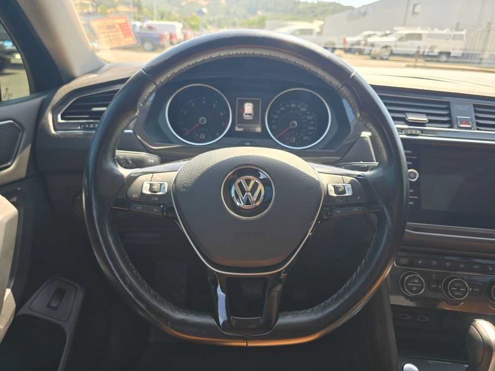 Used 2018 Volkswagen Tiguan SEL AWD/4WD image 11
