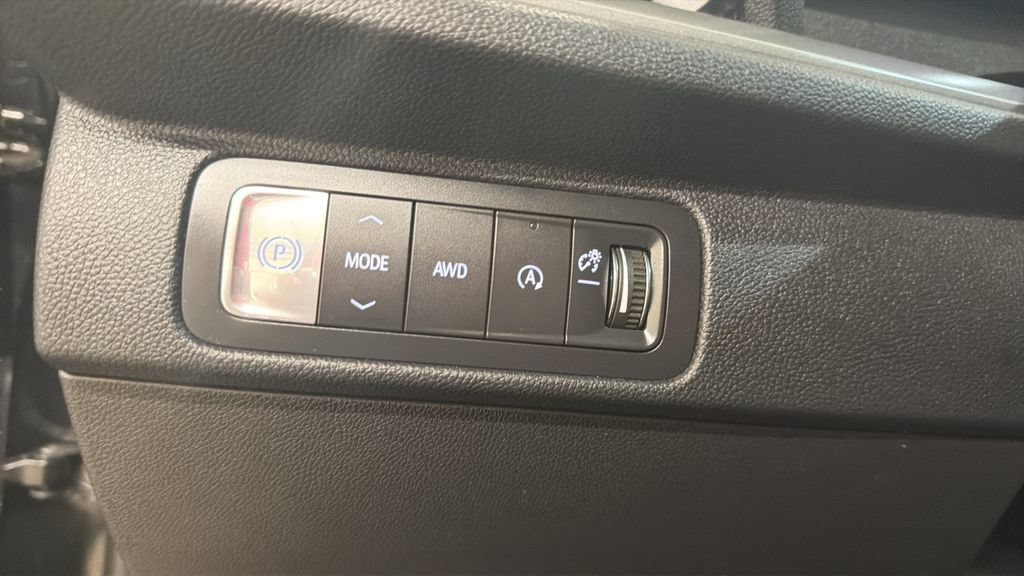 Used 2026 Chevrolet Traverse LT w/ Driver Confidence Package AWD/4WD image 18