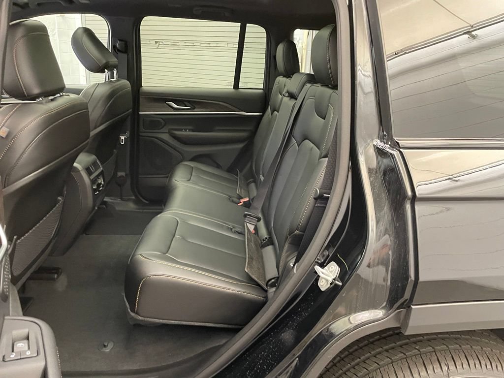 New 2026 Jeep Grand Cherokee Limited AWD/4WD image 18