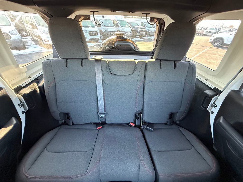 Used 2024 Jeep Wrangler Unlimited Rubicon w/ Technology Group image 17