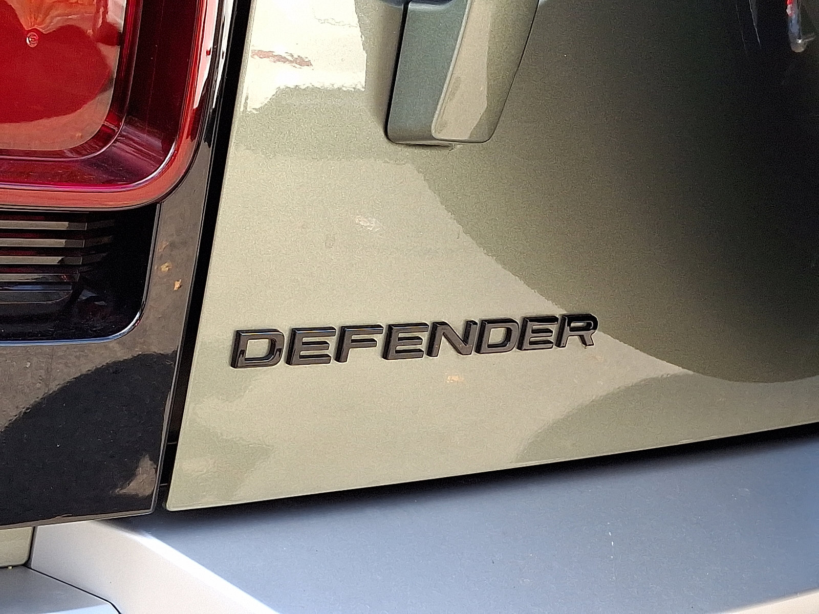 Used 2025 Land Rover Defender 110 S image 30