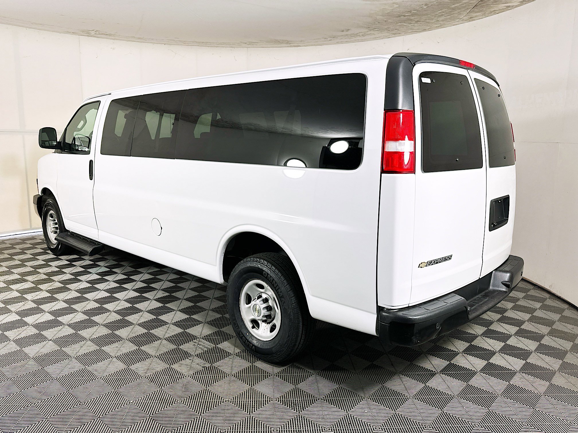 Used 2023 Chevrolet Express 3500 LS RWD image 5