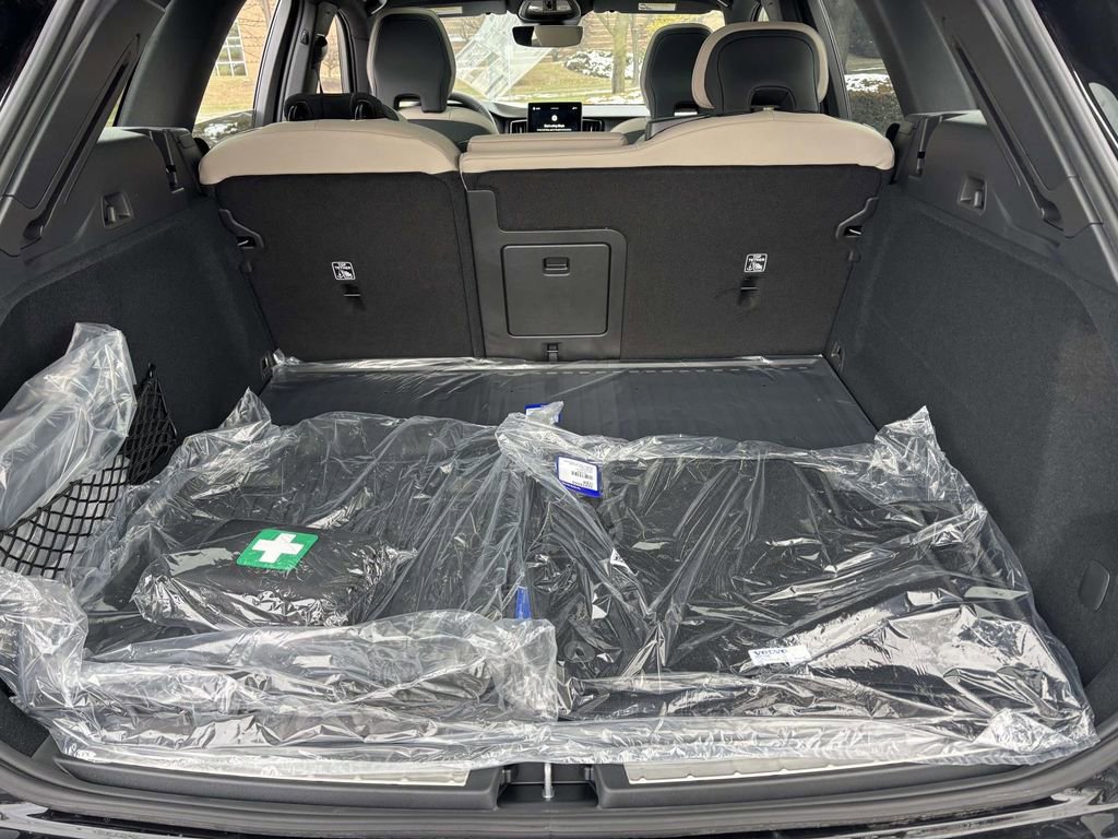 New 2026 Volvo XC60 T8 Plus w/ Protection Package Premier image 9