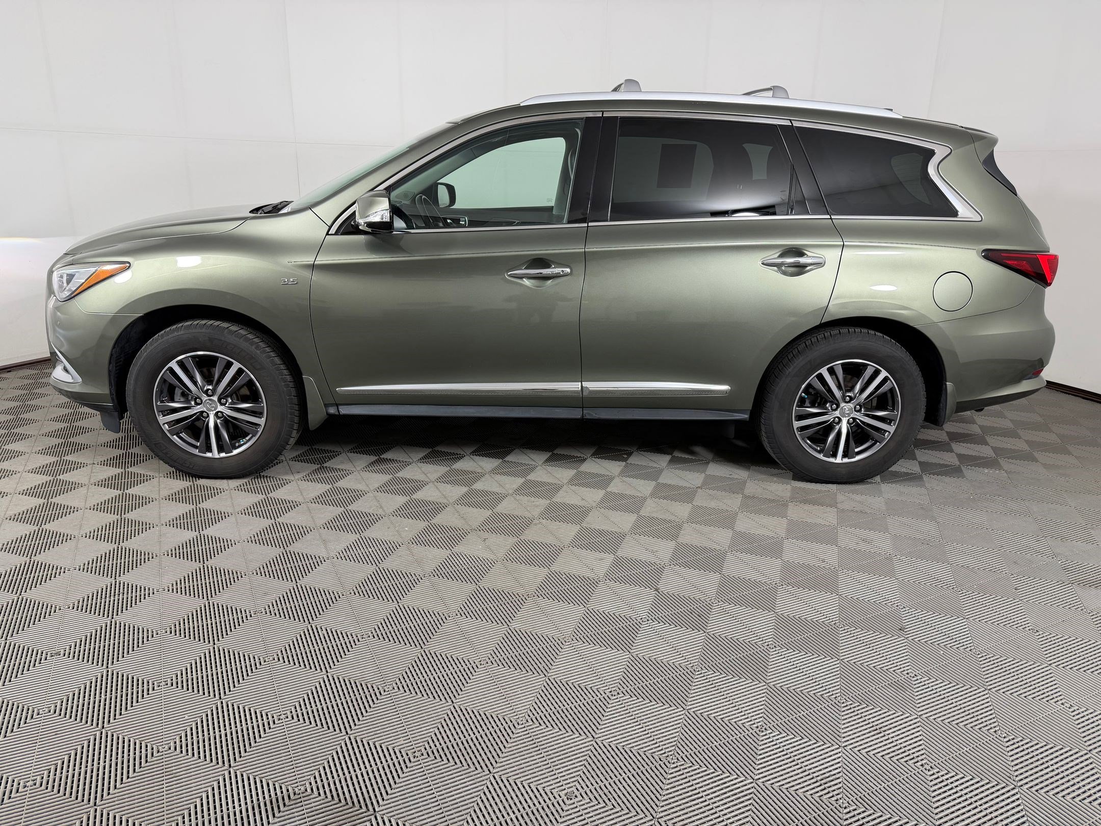 Used 2016 INFINITI QX60 Luxe w/ Premium Plus Package AWD/4WD image 2