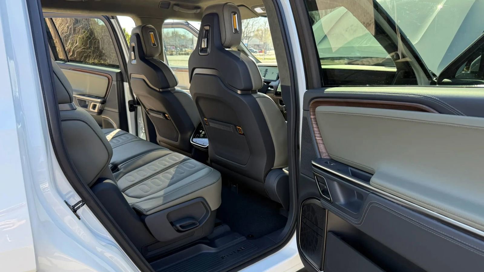 Used 2023 Rivian R1S Launch Edition AWD/4WD image 17
