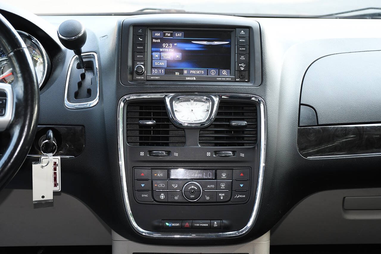 Used 2015 Chrysler Town & Country Touring-L w/ Driver Convenience Group FWD image 32