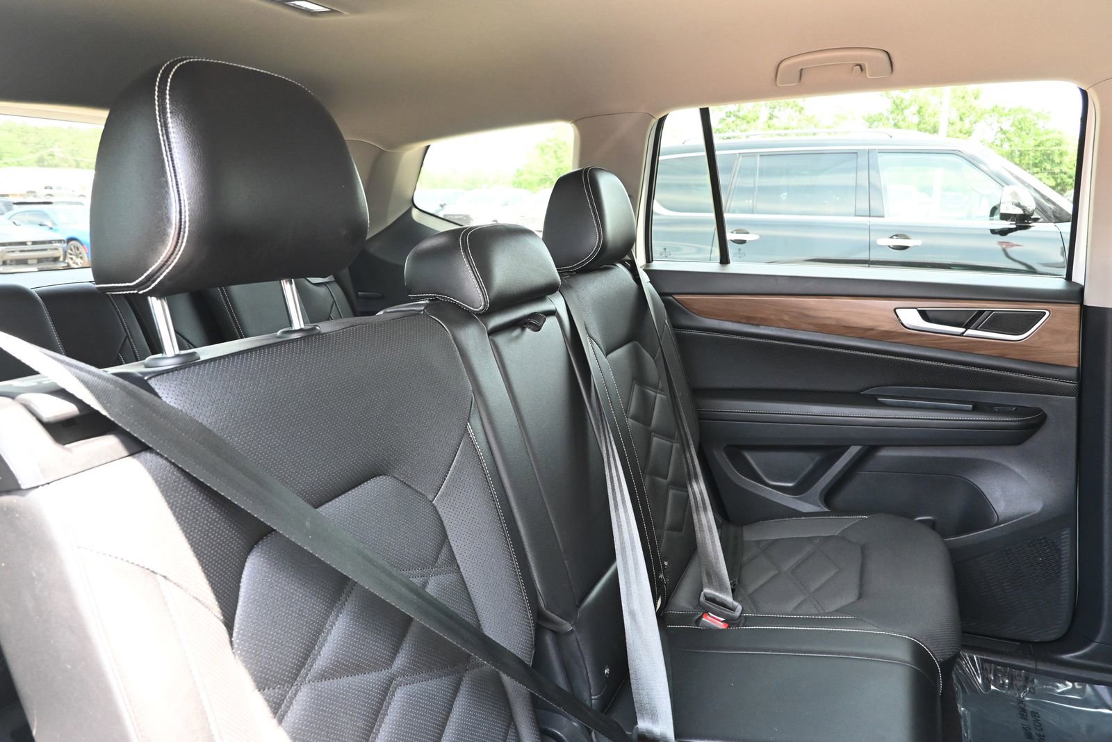 Used 2024 Volkswagen Atlas SE AWD/4WD image 31