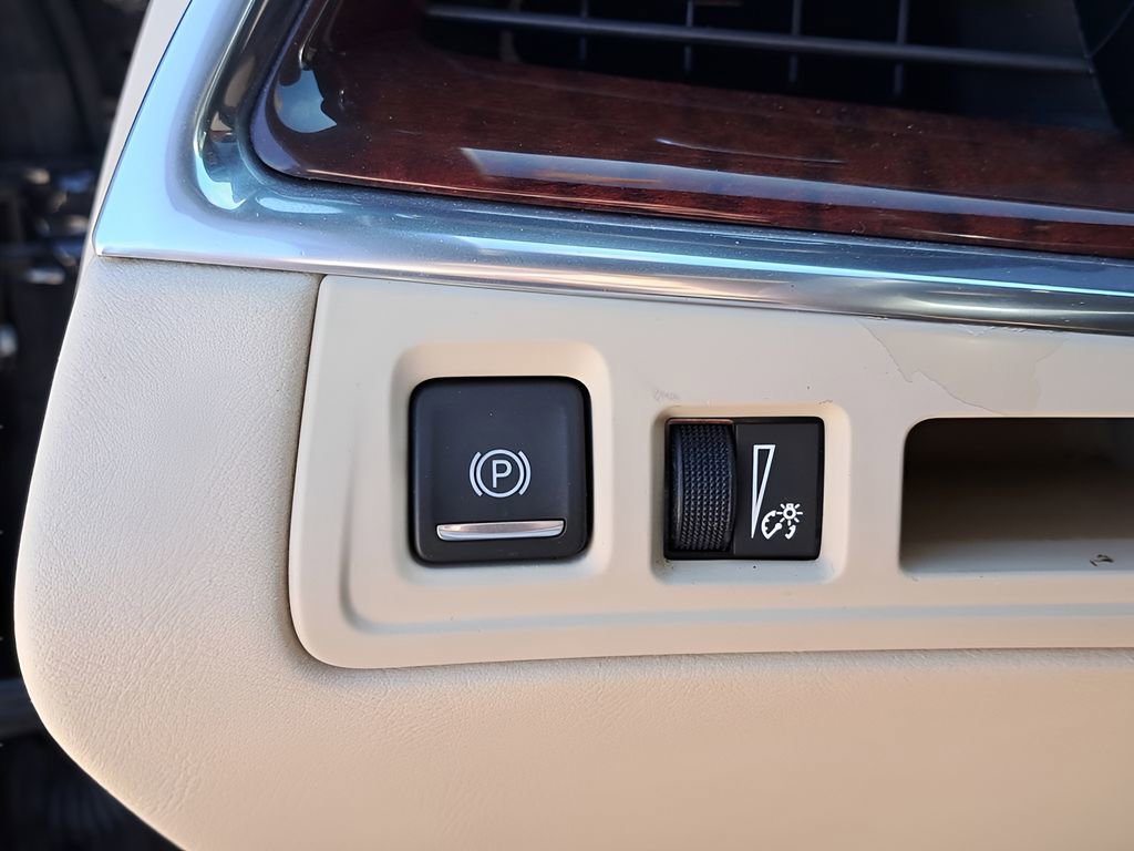 Used 2017 Cadillac XT5 Luxury w/ Driver Awareness Package image 28