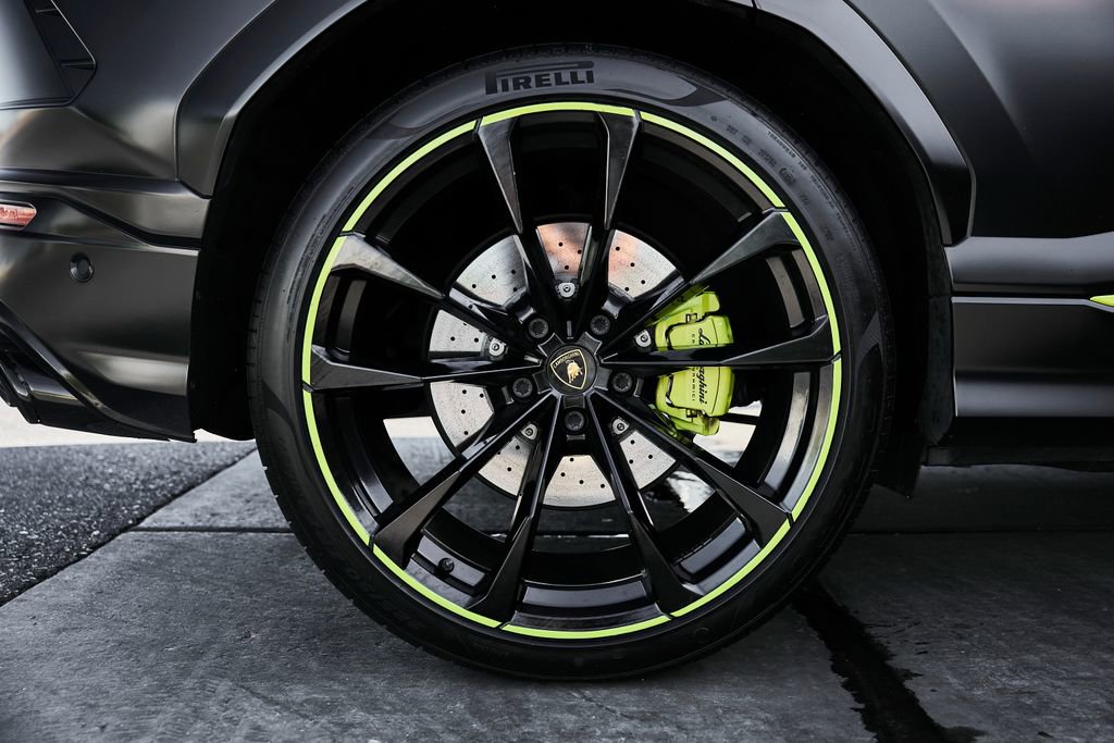 Used 2022 Lamborghini Urus AWD/4WD image 20