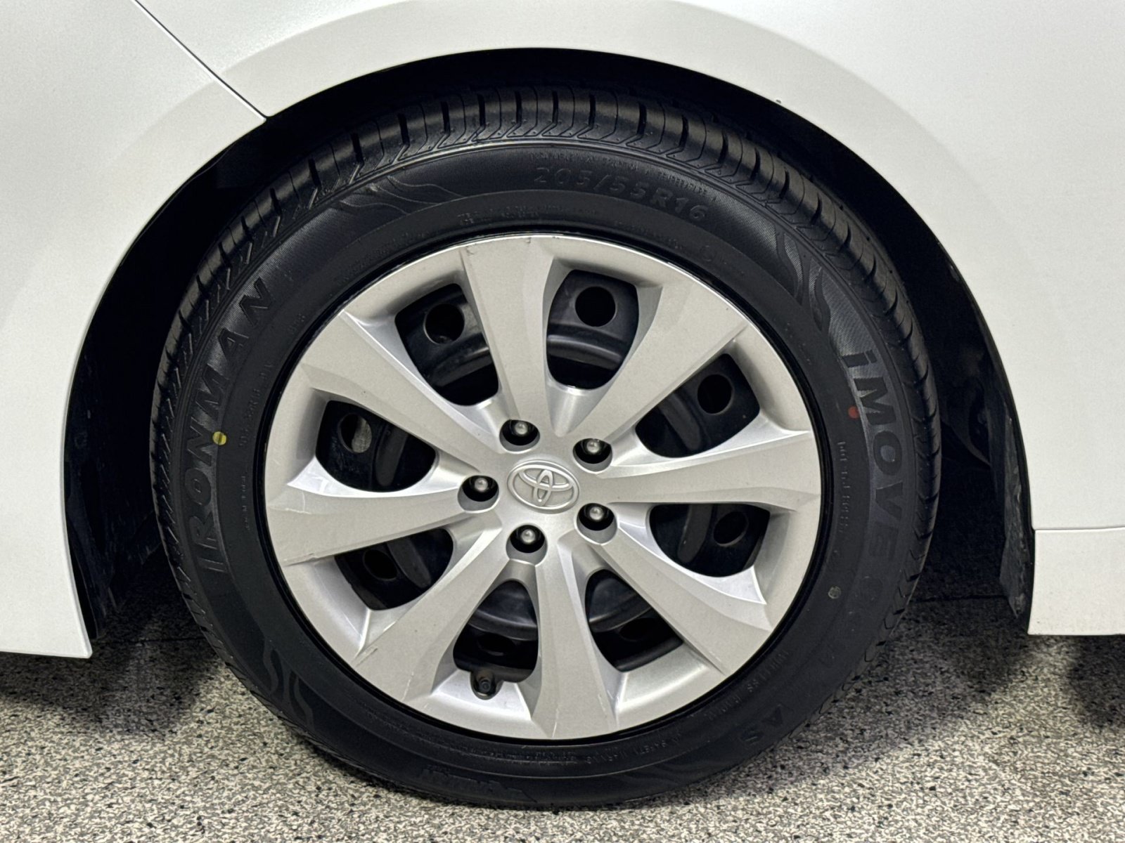 Used 2024 Toyota Corolla LE FWD image 24