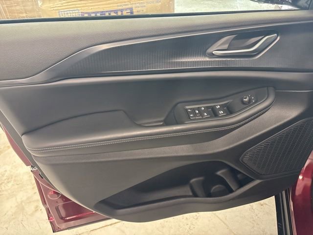 Used 2025 Jeep Grand Cherokee Altitude w/ Trailer Tow Package image 18