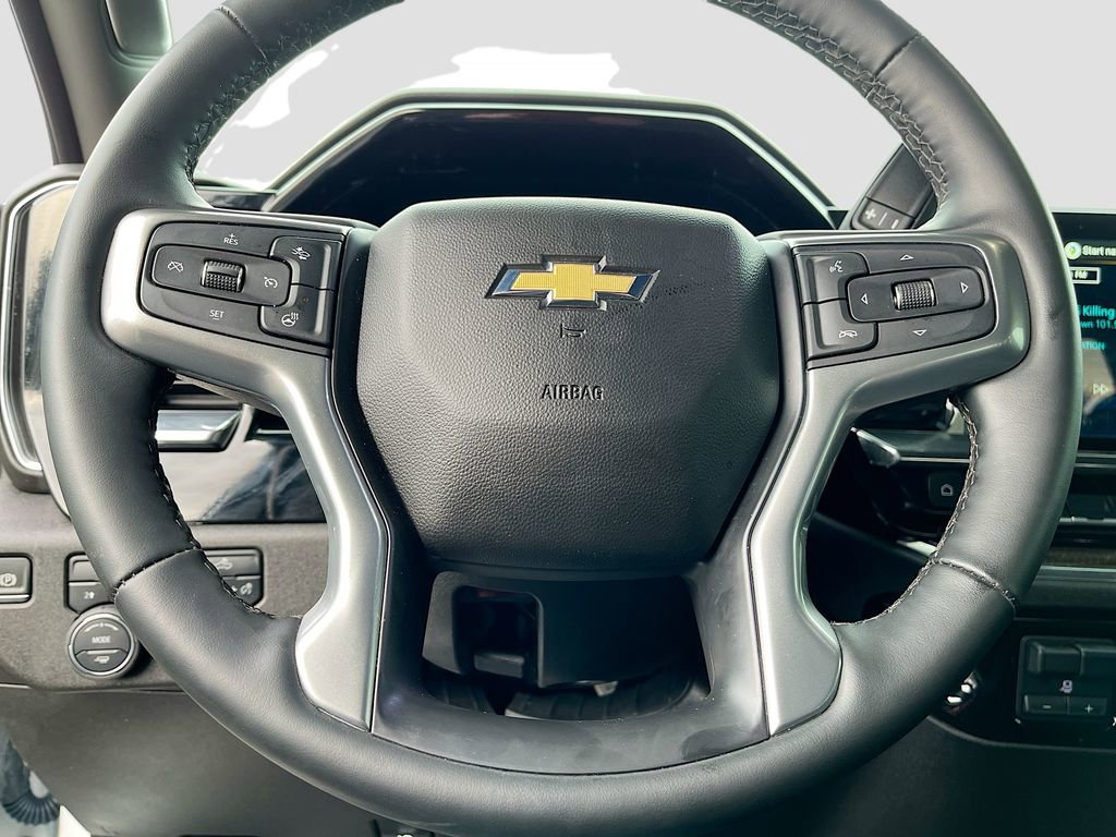 Used 2025 Chevrolet Silverado 1500 LT AWD/4WD image 11