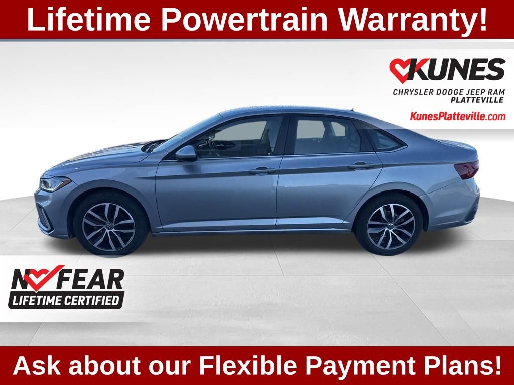 Used 2025 Volkswagen Jetta SE FWD image 7
