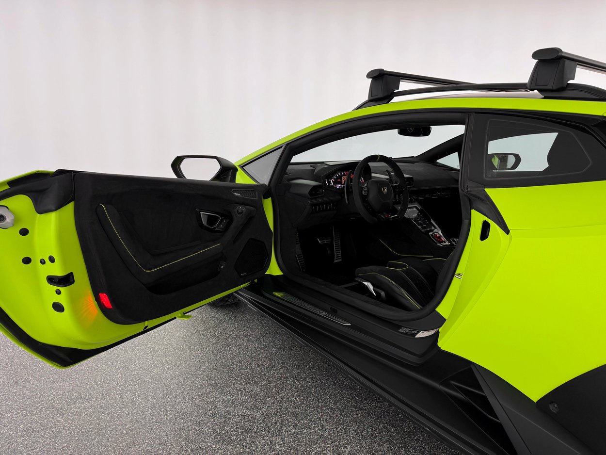 Used 2023 Lamborghini Huracan Sterrato image 12
