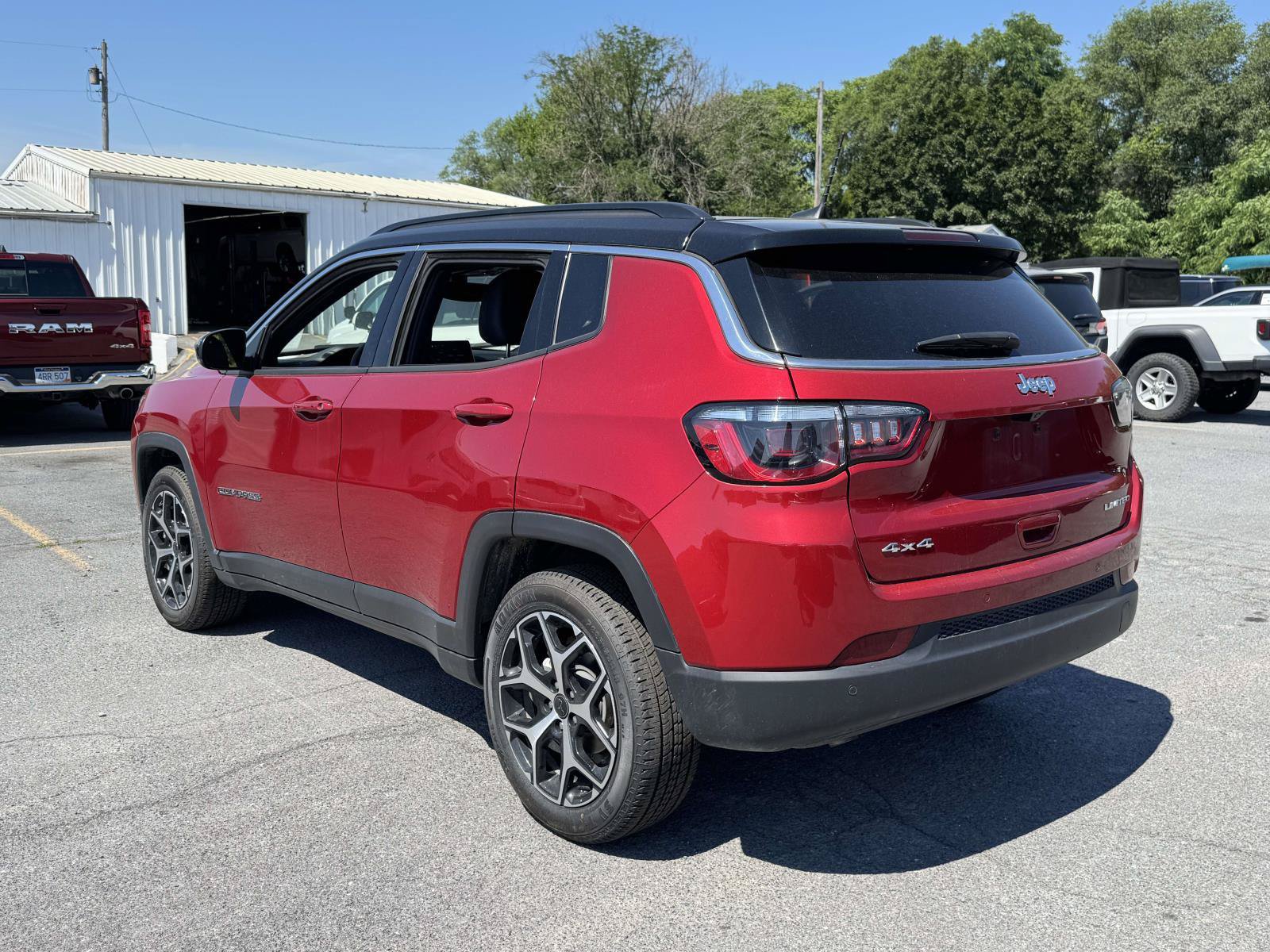 Used 2025 Jeep Compass Limited AWD/4WD image 5
