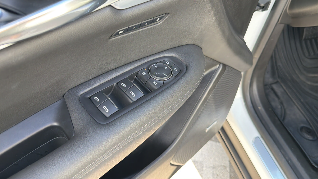Certified 2024 Cadillac XT6 Premium Luxury FWD image 10